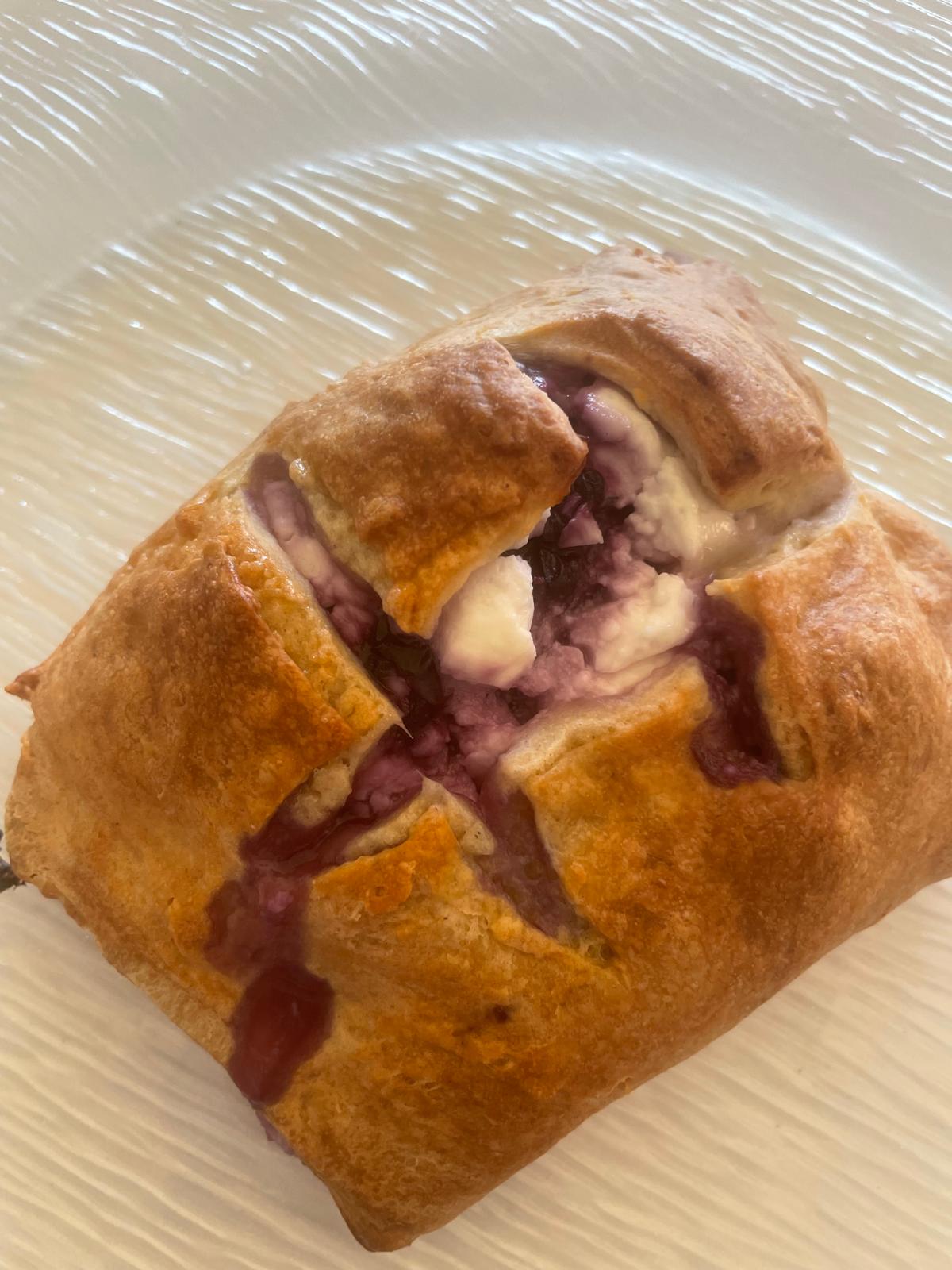 Gefülltes süßes Brot als Dessert
