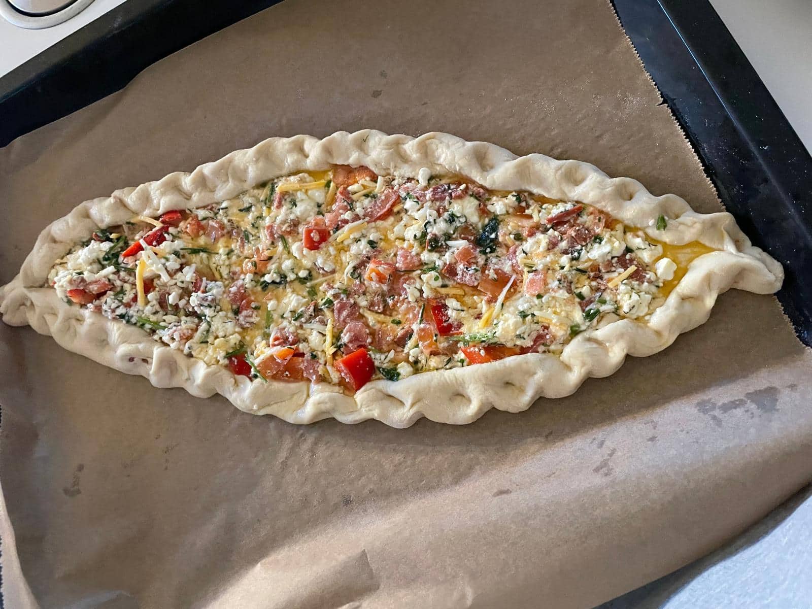 Türkische Pide frisch aus dem Ofen